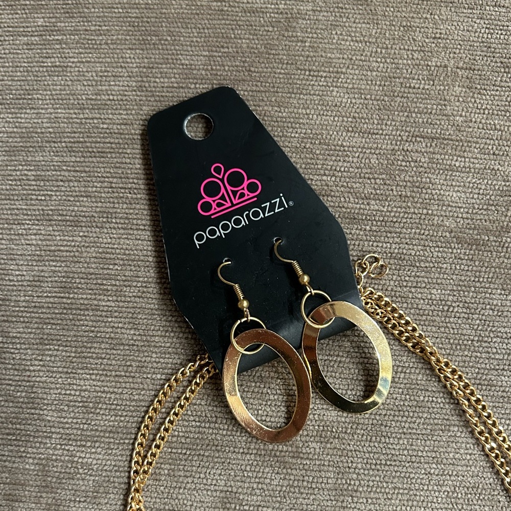 3 /$21⚡️Gold Tone Earring / Necklace Set - Picture 2 of 3